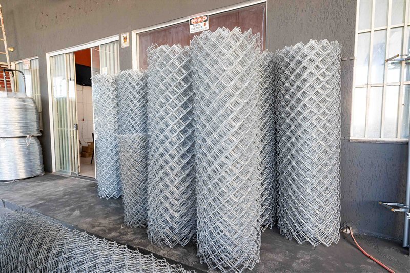 Estoque de alambrados de simples torção fabricados pela JBR