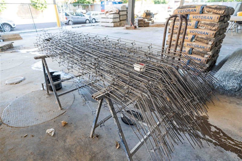 Fabricação de armação de mourões de concreto com cimento Votorantim na JBR