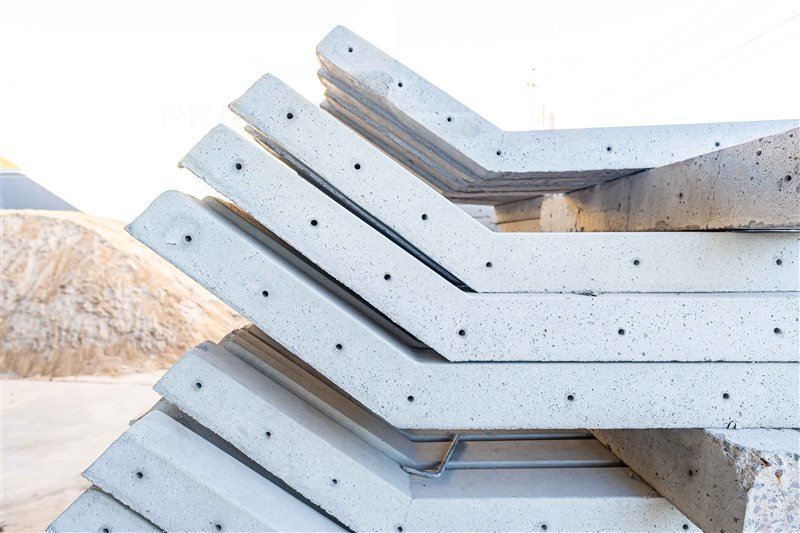 Detalhe de mourão curvado de concreto fabricado pela JBR